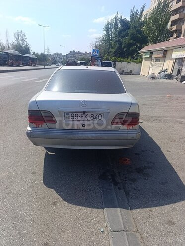 Mercedes E 220 2001, 486,800 km - 2.2 l - Bakı
