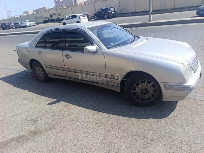 Mercedes E 220 2001, 486,800 km - 2.2 l - Bakı