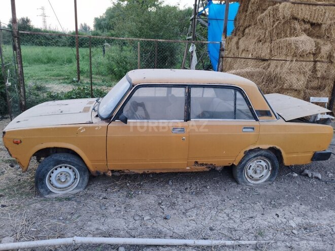 LADA (VAZ) 2105 1983, 10,000 km - 1.5 l - Sabirabad