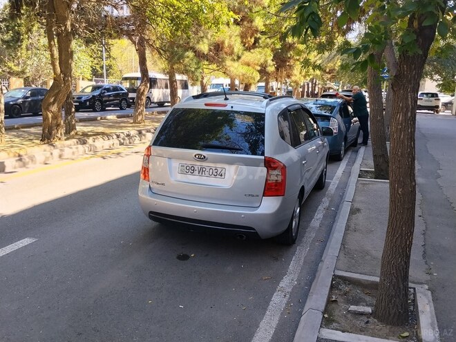Kia Carens 2006, 356,000 km - 2.0 l - Bakı