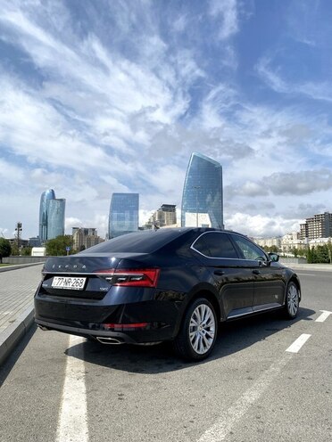 Skoda Superb 2021, 77,500 km - 2.0 l - Bakı