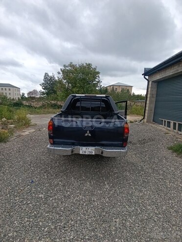 Mitsubishi L200 2011, 390,000 km - 2.5 л - Quba