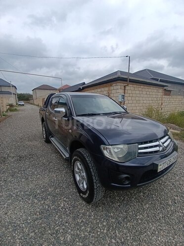 Mitsubishi L200 2011, 390,000 km - 2.5 л - Quba