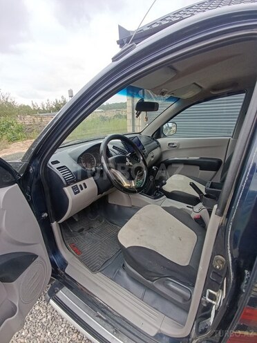 Mitsubishi L200 2011, 390,000 km - 2.5 л - Quba