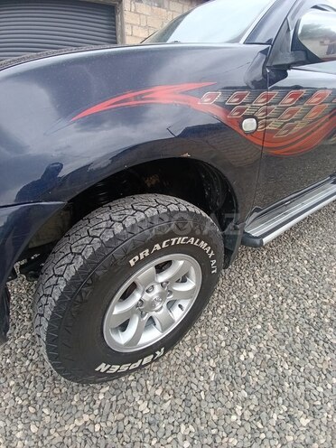 Mitsubishi L200 2011, 390,000 km - 2.5 л - Quba
