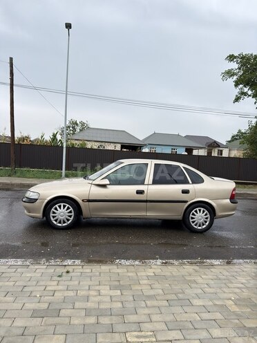 Opel Vectra 1996, 154,300 km - 1.8 l - Qazax