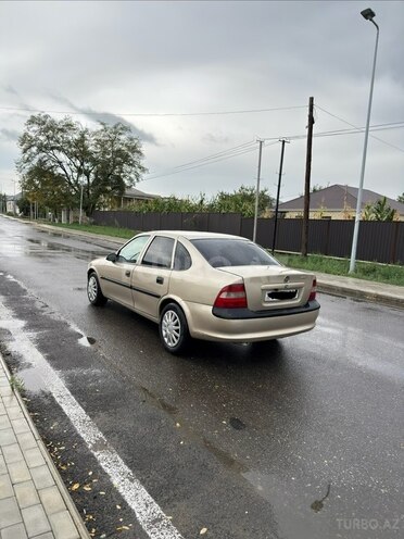 Opel Vectra 1996, 154,300 km - 1.8 l - Qazax