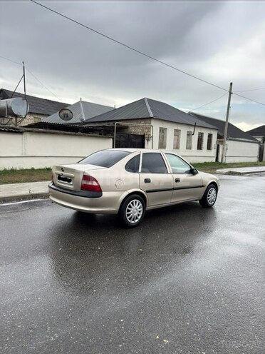 Opel Vectra 1996, 154,300 km - 1.8 l - Qazax