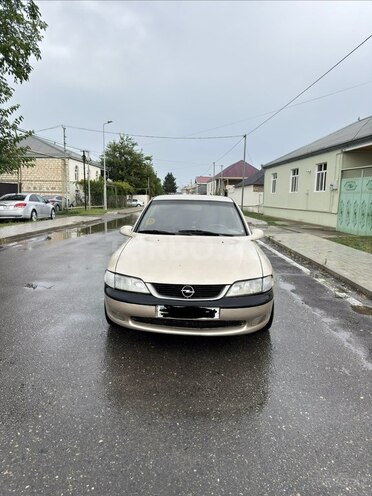 Opel Vectra 1996, 154,300 km - 1.8 l - Qazax