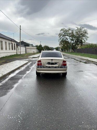 Opel Vectra 1996, 154,300 km - 1.8 l - Qazax