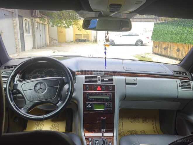 Mercedes E 240 1997, 486,000 km - 2.4 l - Bakı