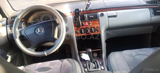Mercedes E 230 1995, 321,000 km - 2.3 l - Qusar