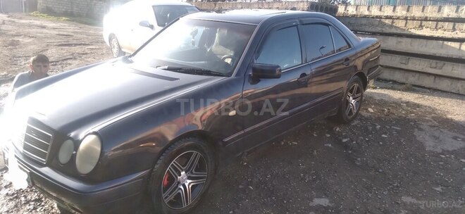 Mercedes E 230 1995, 321,000 km - 2.3 l - Qusar