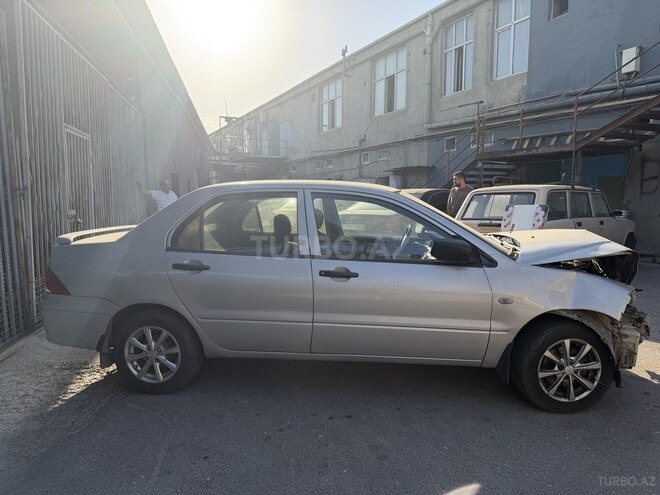 Mitsubishi Lancer 2003, 670,000 km - 1.3 л - Bakı