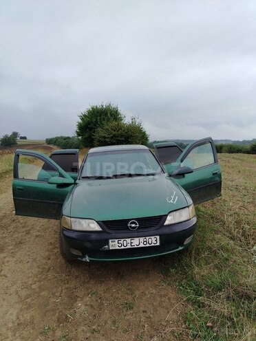 Opel Vectra 1996, 450,000 km - 2.0 l - Qusar