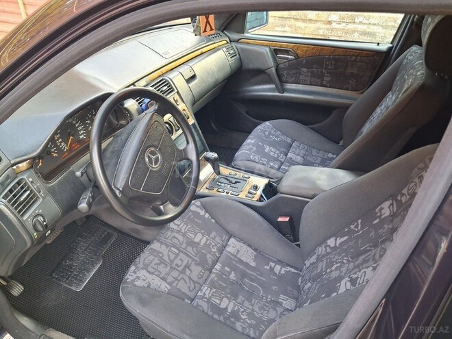 Mercedes E 240 1998, 248,650 km - 2.4 l - Tovuz