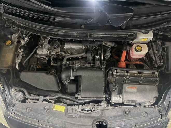 Toyota Prius 2010, 250,000 km - 1.8 л - Bakı