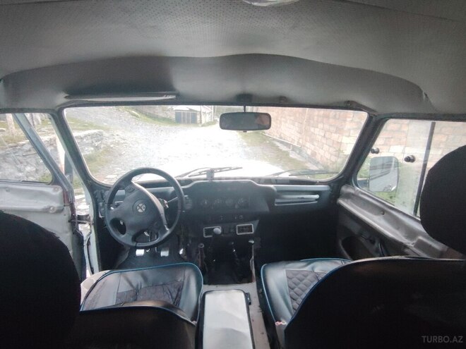 UAZ 469 2004, 100,000 km - 2.4 l - Qax