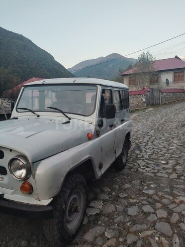 UAZ 469 2004, 100,000 km - 2.4 l - Qax