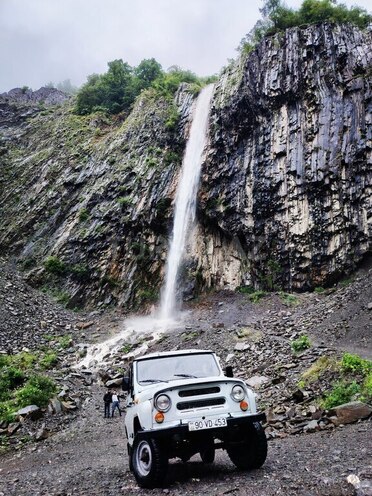 UAZ 469 2004, 100,000 km - 2.4 l - Qax