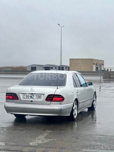 Mercedes E 270 2000, 189,561 km - 2.7 l - Astara