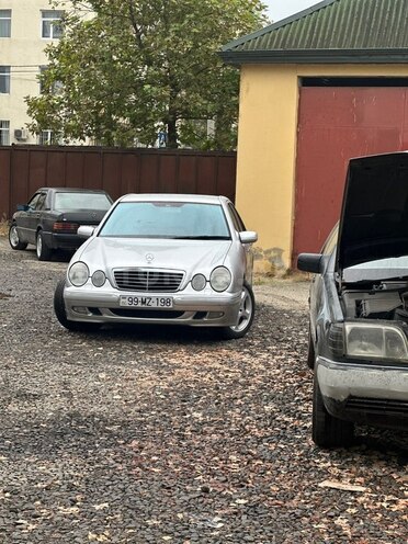 Mercedes E 270 2000, 189,561 km - 2.7 l - Astara