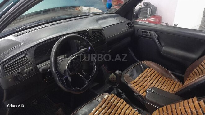 Volkswagen Golf 1996, 857,600 km - 1.4 l - Qusar