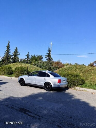 Volkswagen Passat 1999, 150,000 km - 2.8 l - Qusar