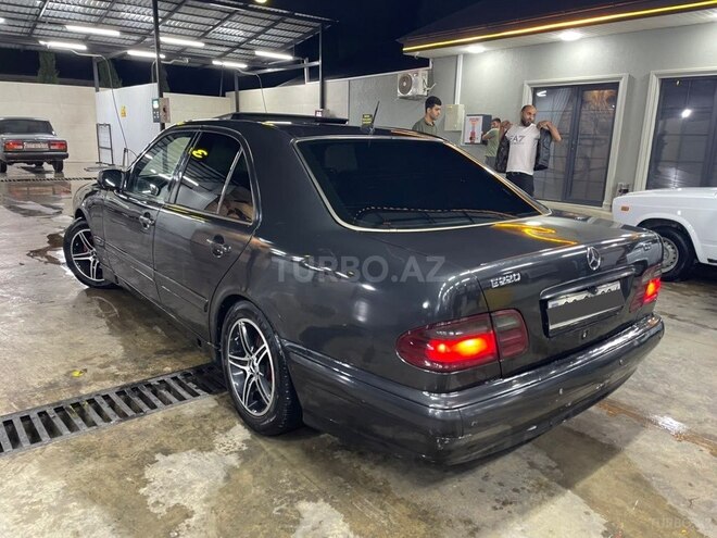 Mercedes E 220 1999, 486,700 km - 2.2 l - Gəncə