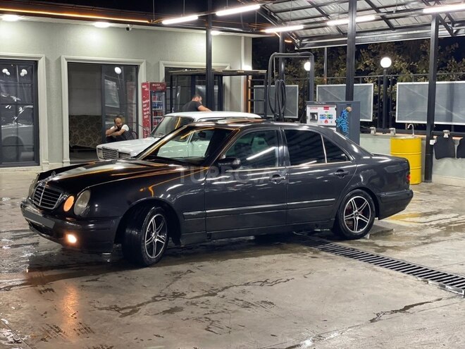 Mercedes E 220 1999, 486,700 km - 2.2 l - Gəncə