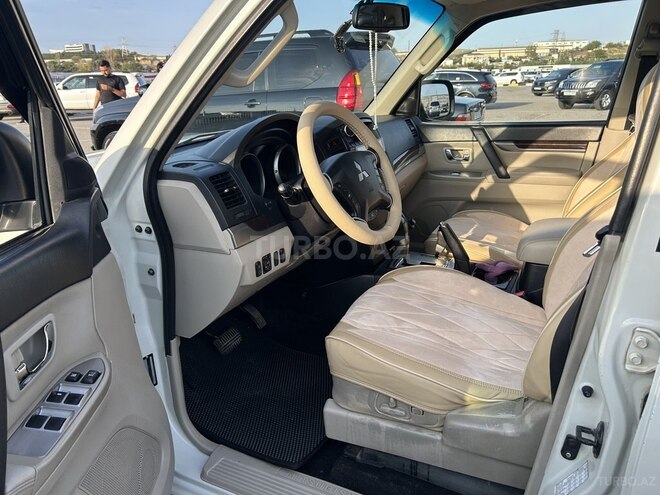 Mitsubishi Pajero 2010, 271,000 km - 3.5 л - Bakı