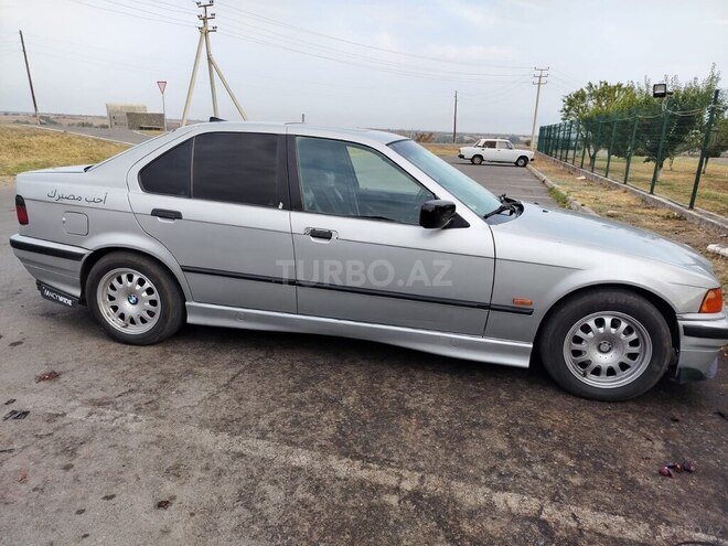 BMW 320 1995, 158,668 km - 2.0 l - Qax