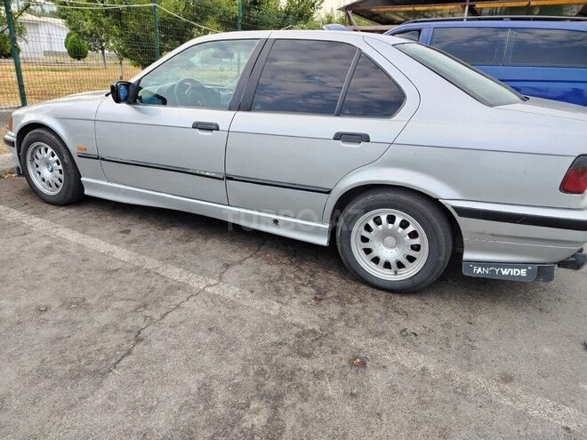 BMW 320 1995, 158,668 km - 2.0 l - Qax
