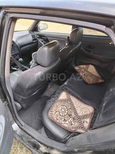Hyundai Elantra 2003, 355,000 km - 2.0 l - Quba