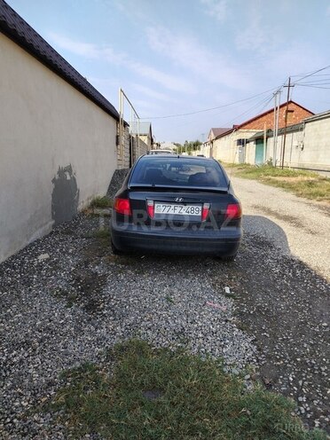 Hyundai Elantra 2003, 355,000 km - 2.0 l - Quba