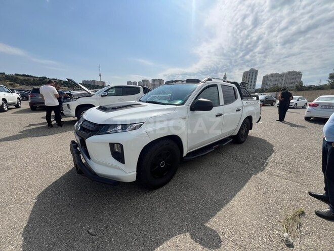 Mitsubishi L200 2021, 57,000 km - 2.4 l - Bakı