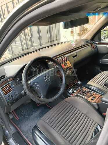 Mercedes E 220 2001, 617,000 km - 2.2 l - Bakı