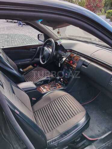 Mercedes E 220 2001, 617,000 km - 2.2 l - Bakı