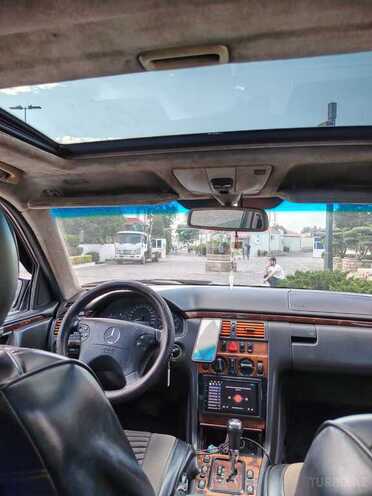 Mercedes E 220 2001, 617,000 km - 2.2 l - Bakı