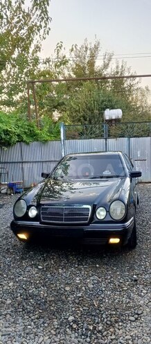 Mercedes E 240 1999, 128,000 km - 2.4 l - Füzuli