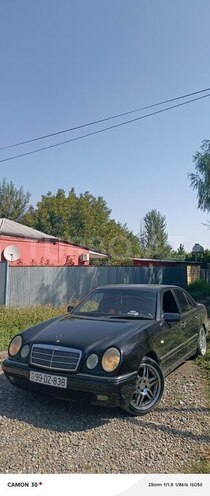 Mercedes E 240 1999, 128,000 km - 2.4 l - Füzuli
