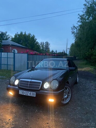 Mercedes E 240 1999, 128,000 km - 2.4 l - Füzuli