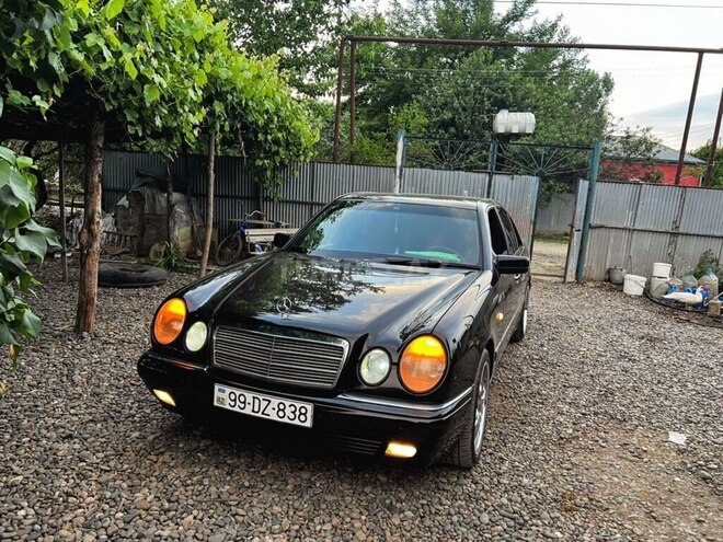 Mercedes E 240 1999, 128,000 km - 2.4 l - Füzuli
