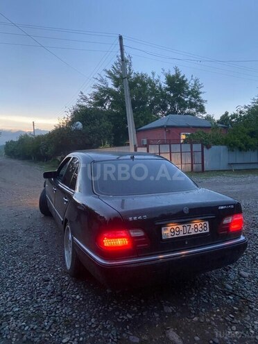 Mercedes E 240 1999, 128,000 km - 2.4 l - Füzuli