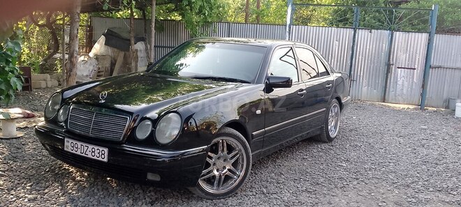 Mercedes E 240 1999, 128,000 km - 2.4 l - Füzuli