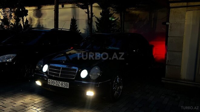 Mercedes E 240 1999, 128,000 km - 2.4 l - Füzuli