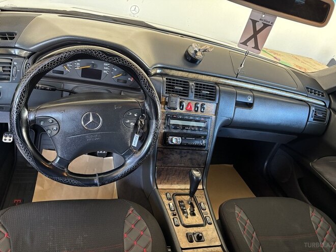 Mercedes E 220 2001, 500,000 km - 2.2 l - Qazax
