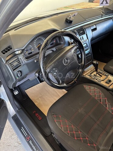 Mercedes E 220 2001, 500,000 km - 2.2 l - Qazax