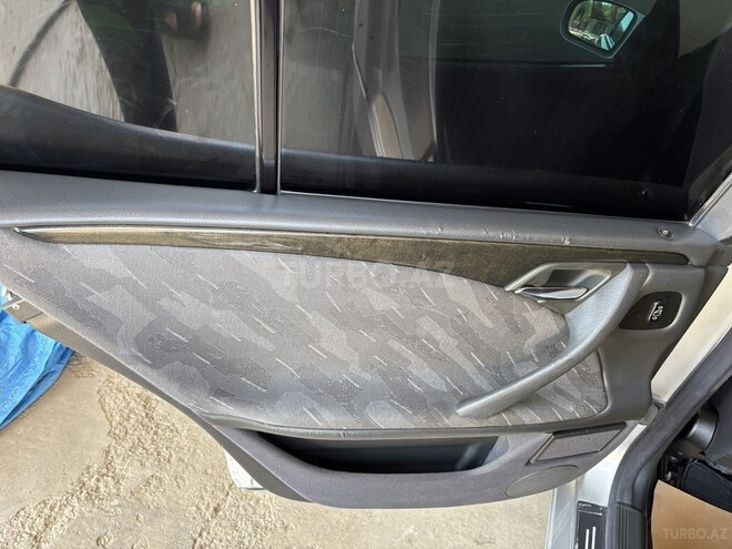 Mercedes E 220 2001, 500,000 km - 2.2 l - Qazax