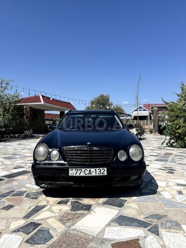 Mercedes E 200 1999, 330,000 km - 2.0 л - Salyan